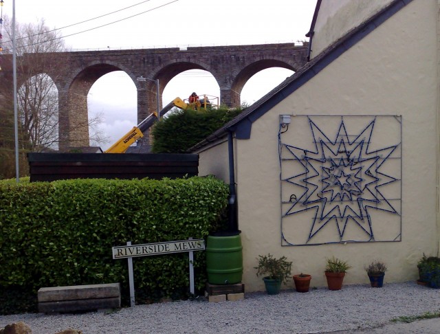 Flashing Star at Riverside Mews Flashing Star at Riverside Mews