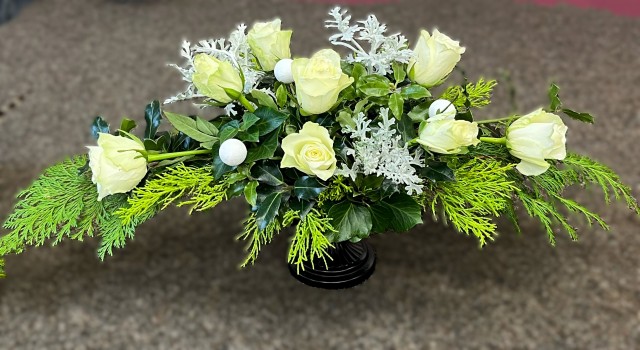 Flower arranging led by Lynne Christmas 2025 - photo 1 Flower arranging led by Lynne Christmas 2025 - photo 1