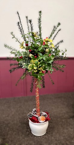 Flower arranging led by Lynne Christmas 2025 - photo 4 Flower arranging led by Lynne Christmas 2025 - photo 4