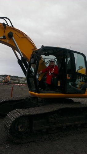 Mayor celebrates start of work on South Quay Mayor celebrates start of work on South Quay